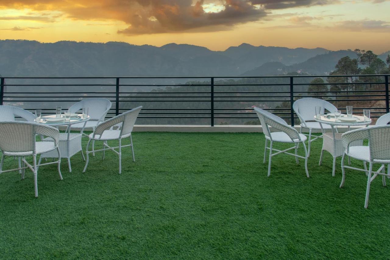 The Hillcrest Paradise Касаули Экстерьер фото