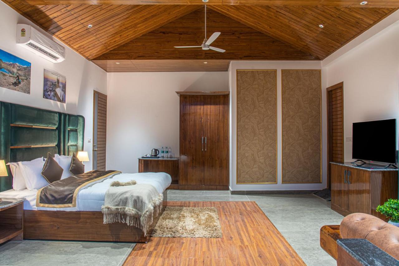 The Hillcrest Paradise Касаули Экстерьер фото
